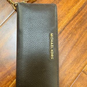 Michael kors leather wristlet